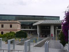 丘を下ってアクロポリス博物館へ。
中の写真は撮れなかったけどアクロポリスから出土した品々が展示されていて面白かったです、アクロポリスとセットで観光おすすめ。