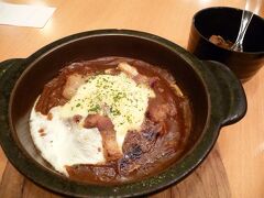 帰国最初の食事は、九州名物（確か、門司だよね？）の焼きカレー。
辛口のルーに生卵を崩して食べると、もう何とも言えない美味しさでした。