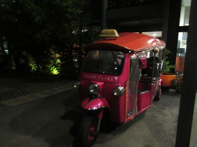 ホテルまでタクシーで帰ろうかと思いお店の人に聞いたら駅までこのトゥクトゥクで送ってくれました。<br />駅の近くからタクシーに乗ってホテルへ帰りました。<br />タクシー７０B