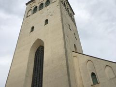 聖オラフ教会はすぐ近くなので、ギリギリ持つかな？と思って塔に登ってみることに。
明日、今朝みたいに土砂降りだと困るので。。。


そういえば、VisitTallinnは聖オラフと記載されているけど、4トラは聖オレフ・・・エストニアのHPの方が正しいのかな(^_^;)