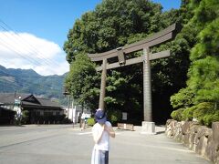 次の目的地高千穂峡へ向う途中、高千穂神社へ立ち寄りました。
