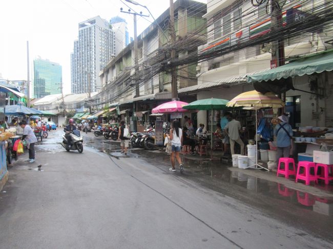 ホテル駐車場側から出ると目の前にセブンイレブンがあります。昨晩こちらでビール購入しました