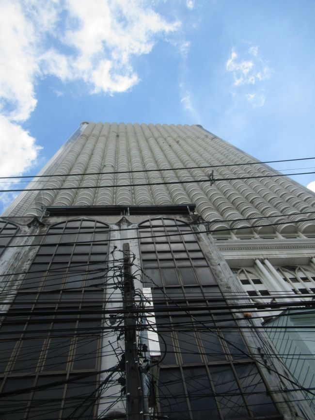 下から見上げたホテル、、本当に高い！