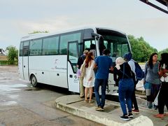 てくてく歩いてバスターミナルへ戻ってきました。
20：00発のバスでヴィリニュスへ。切符は運転手さんから購入。
行きのバスはぼろかったのに、このバスはwifi完備でした。
帰りは渋滞もなく30分ほどでヴィリニュスに到着。

ヴィリニュスへ着いた時はまだまだ明るかったのですが、
この日も3万歩超え、歩き疲れてホテルへ直行。
早々に休むことにしました。旅行5日目終了。