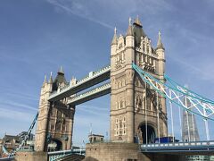 おはようロンドン橋。今日も快晴。

これからオックスフォードに行ってきます！
まずは地下鉄に乗ってヴィクトリア駅へ。