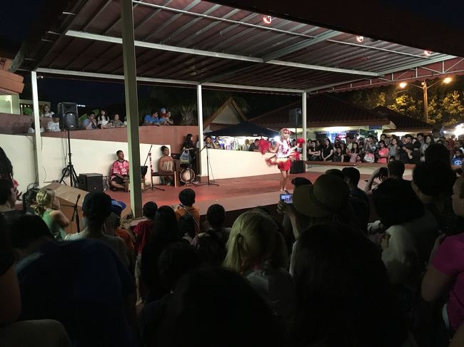 何かのショーかな。<br />ホールのようなところでダンスもしていました。