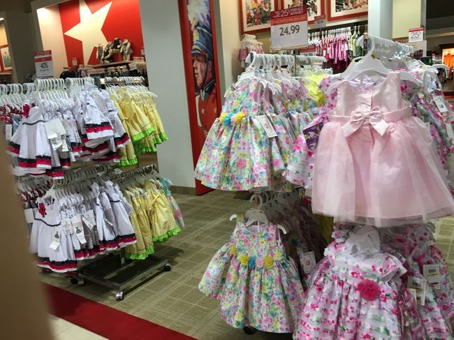 マイクロネシアモールのメイシーズ。<br />めっちゃ服がかわいい！！！！！そしてお手頃！！！！！！<br />