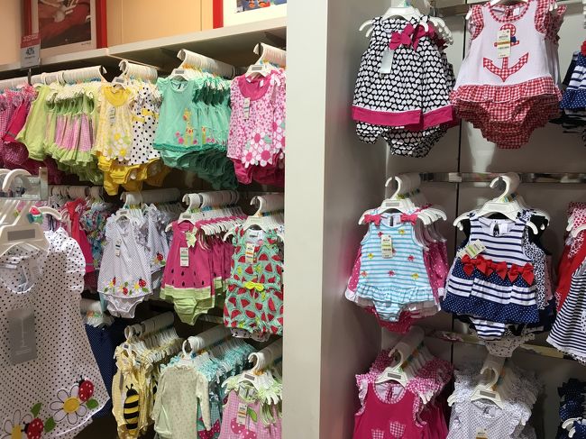 見てるだけで楽しい！！<br /><br />皆でいろいろなお店を見て回り、子供はゲームセンターで乗り物に乗ってニコニコ喜んでいました。英語だからよくわからないけど雰囲気は日本と変わらないからなんとなくで楽しめます。