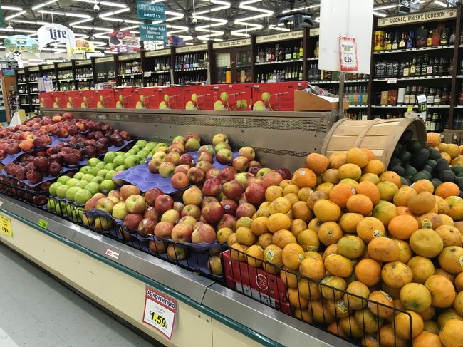 こちらで子供用のバナナをゲット。<br />よくわからないまま持っていったら量り売りだったっぽい。<br />一本一本が太くて大きくて食べきれず。