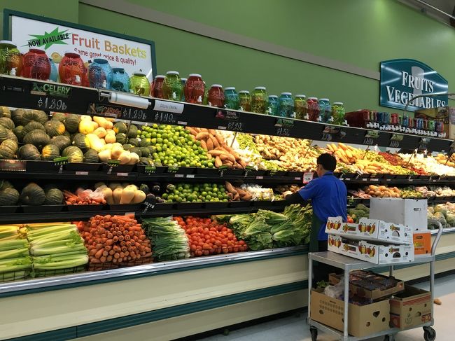 野菜もいっぱい！<br />スーパーって楽しいですよね。