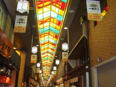 京都駅で待ち合わせして、地下鉄で四条へ。
先週は長刀鉾を楽しみましたが今週は姿かたちもなくちょっと残念。

まずは錦市場をご案内。


