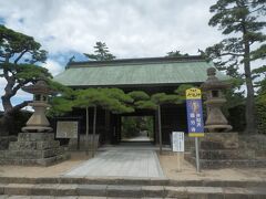 天皇寺から東へ約7km移動，四国88箇所霊場80番札所国分寺に．
聖武天皇の詔勅により行基が創建したと伝わる．
戦国期の戦火で荒廃するも高松藩の庇護で再興している．
山号は白牛山．本尊千手観音の真言宗寺院．
所在地高松市国分寺町国分．
境内拝観自由，駐車場あり．