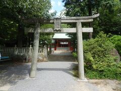 国分寺から北東へ約6km，再度坂出市に戻り神谷神社へ．
812年の創建，主祭神火結命．
境内拝観自由，駐車場あり．