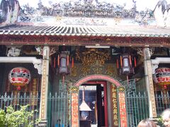 ティエンハウ寺の様子。
ここは19世紀初頭に建てられたそうです。
「ティエンハウ」とは中国の女神様の事で、
航海の安全を守ってくれるそうです。