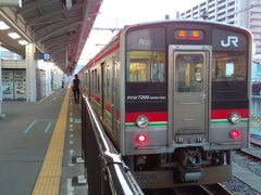 高松駅からは、各駅停車の予讃線に乗って移動です!