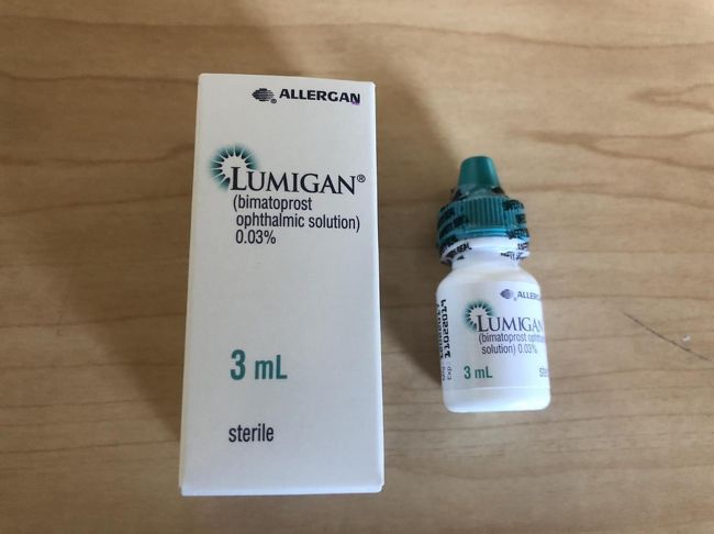 ３日目になってそういえばこんな物があるみたいよ、と検索上手のKちゃん。<br />なに？まつげが伸びる！？本当ならちょっと買ってみたい～、といくつかの薬局で聞いてみましたが扱っていないと。<br />まあ次の機会に、と思っていましたが、空港で見つけました！試しに一つ購入。<br />その後妹にラインしたらじゃあ私も、、というので妹の分を買いに行ったら、薬剤師さんがいない時間になってしまって今はもう売れない、とのこと。<br />あ～、さっき２つ買っておけば良かったわ～とちょっとがっかりしていたら、お店のお姉さんがどこかに電話して、、、もう一つ買っても良いよ、と売ってくれました。ありがとう～親切なお姉さん！！