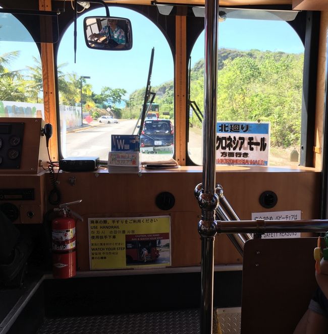 お昼寝をしたあとは赤いバスでマイクロネシアモールへ向かいます。<br />フィルさんという運転手さんがとてもいい方で、子供にたくさん話しかけてくれました。<br />