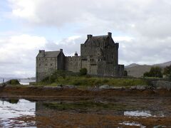 途中で寄ったEilean Donan Castle。