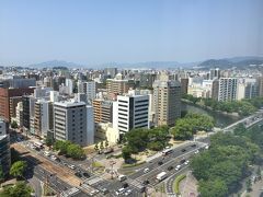 ホテルはANAクラウンプラザ広島。高層階なので眺めはいいですね。海側なので瀬戸内海、宮島まで見えます。