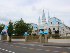 駅から１０分少々歩いて到着！
でも悲しいかな、まだ開館前なのでした・・・。