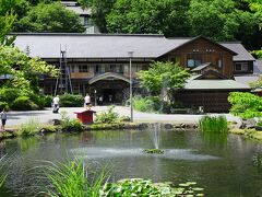 蔦温泉に到着。

ここも酸ヶ湯と同じくらい由緒ある雰囲気ある建物ですね。