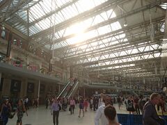 ロンドンのターミナル駅は分散しているが、ソールズベリ行きはウォータールー駅になる。