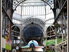 【サン・テルモ市場／mercado de san telmo】

1887年創業、約131年の歴史がある「サンテルモ市場」。

す...すごい、手が込んだ建物です.....ボロいですが......