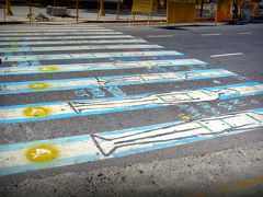 【Av. Corrientes（コリエンテス通り）／ブエノスアイレス】

横断歩道が、アルゼンチンの旗のデザインになっていました 笑）。