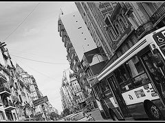 【Av. Corrientes（コリエンテス通り）／ブエノスアイレス】

約100年前の1920年代に、多くのタンゲリア（タンゴハウス）が建ち並び、夜の歓楽街として君臨した通り。