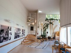 やってきたのはフィンランドがうんだ20世紀を代表する建築課であり、デザイナーであるアルヴァ・アアルトのアトリエ。

アアルトは1976年に亡くなっているが、その意思をついで現在でも事務所は運営されている。