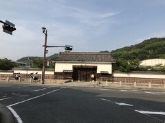 小学校の外壁が旧小田県庁正門という、歴史好きをくすぐる史跡も笠岡にはちらほら。
