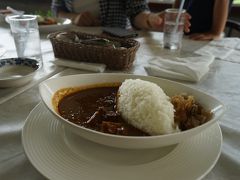 勝沼産ワインを使ったビーフカレー（1,200円）を注文。
子供達はこどもカレーです。