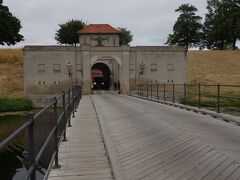 少し歩いてカステレット要塞にちょっとだけ入ってみました。