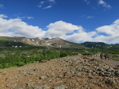望岳台にやってきました。綺麗な十勝岳です。 これは登山してみたいですね。/