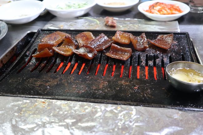 初めて豚の皮を食べました。プリップリッです。<br />