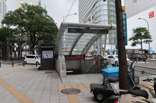 2日目。目の前の地下鉄に乗ります。