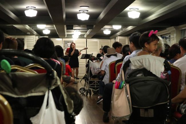 後半はJAZZの生演奏。これも良かった。お値段以上でした。