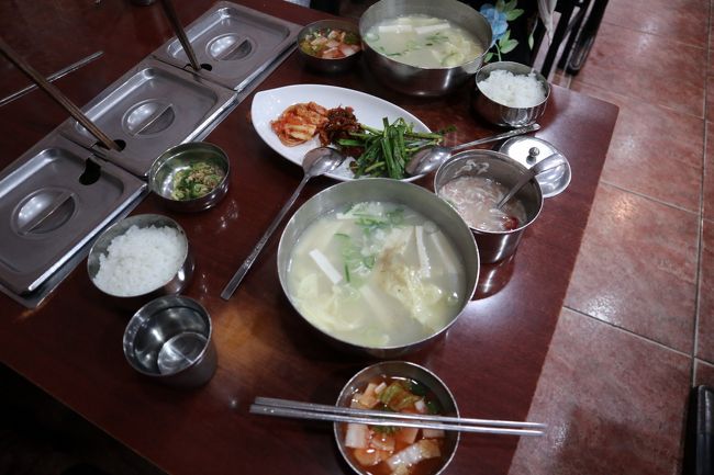 プゴクスープ専門なので、座るとすぐに持って来てくれます。１人7500ウォン。暑いなか歩いても食べたかったです。