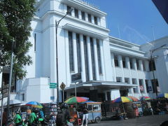 ■コタ地区
北上してコタ地区へ行きます。
インドネシア銀行博物館Museum Bank Indonesiaとマンディリ博物館Museum Bank Mandiriが並んでいますが、わかりやすそうなので、マンディリ博物館に行きました。