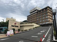 旅館をチェックアウトして、温泉街へ。
こちらは、飯坂温泉最大級規模と思われる「聚楽」