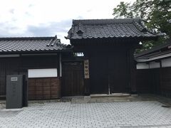 江戸時代から続いていた豪農・豪商の旧家。敷地面積は１２００坪もあるらしい