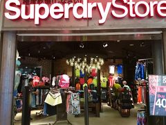 鼎泰豐と同じビルの中に、日本では売れない、Superdry(極度乾燥(しなさい))のお店があった。
ヨーロッパで買った方が安そう。