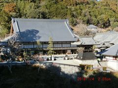 三重塔から観た方広寺本殿です。

1371年、無文元選禅師（むもんげんせんぜんじ）は、当地を治めていた豪族奥山六郎次郎朝藤（おくやまろくろうじろうともふじ）の招きにより、当地に方広寺を開いたそうです。
中国の天台山方広寺から、その名前を付けたそうです。

