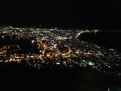 初めて見る函館山からの夜景&#127753;






いやぁ～……想像以上に素晴らしい夜景ですぅ&#10024;




空気も澄んでるからか街の灯りがキラキラしててとっても綺麗&#10024;&#10024;&#10024;





神戸の六甲山(あたしは摩耶山派だけどぉ)からの夜景も素敵たったけど、函館山からの夜景は地形的にも芸術的で素晴らしい夜景ですわ&#128149;&#128149;&#128149;




