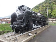 散策してたら津和野駅まで来ました。駅横には蒸気機関車が展示。