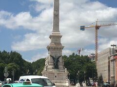 レスタウラドーレス広場、らしいです。
ロシオ駅のそばにあります。