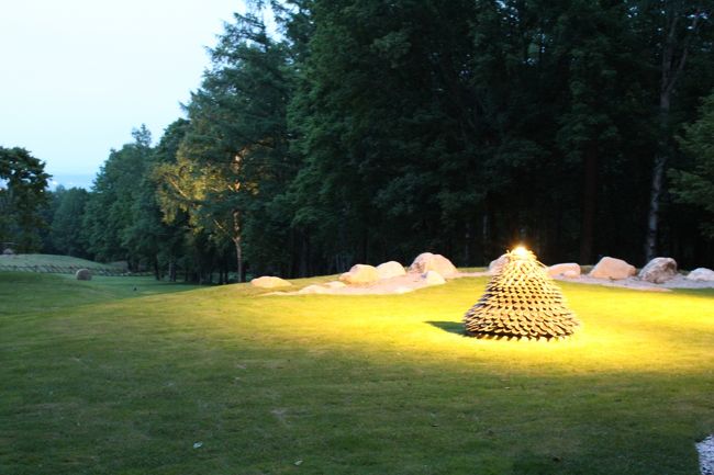 客席側から見えるスペース。ライトアップされてます。