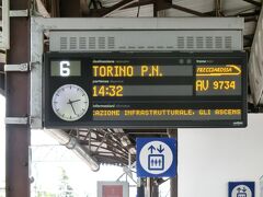 ヴェローナでは余裕の乗り継ぎ！！
14:32発のフレッチャロッサはトリノ行き。
ミラノは終点じゃないので、乗り過ごさないよう注意しないと！！
ミラノで乗客のほとんどが一気に入れ替わるので、乗り過ごすことはまぁないだろうけどね(笑)