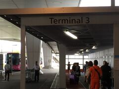 成田空港の第2ターミナルから
第3ターミナルへ向けて出発！！