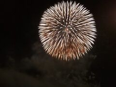 花火は綺麗でした。
人気のある花火大会といわれているのがわかりました。
写真は沢山撮りましたが花火は目に焼付けるのが一番ですね。